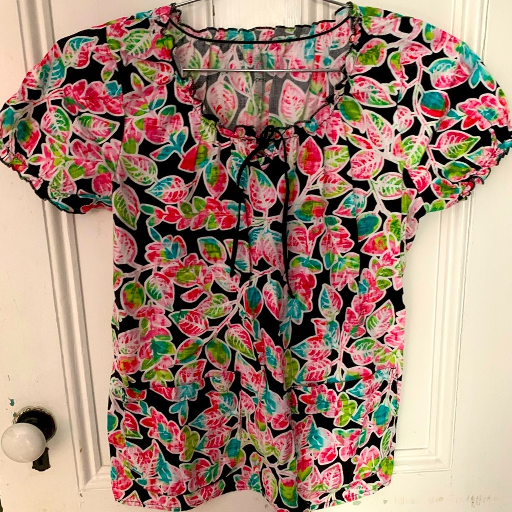 Peaches Uniforms flowered scrub top